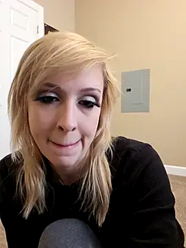 Snapshot of AmethystFoxx chatting on April 4, 2026, 5:19 pm AmethystFoxx online show from April 4, 2026, 5:19 pm