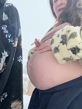 Snapshot of Mini_And_The_Bear chatting on April 4, 2026, 5:08 pm Mini And The Bear online show from April 4, 2026, 5:08 pm