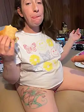 Snapshot of Mini_And_The_Bear chatting on March 7, 2026, 7:19 pm Mini And The Bear online show from March 7, 2026, 7:19 pm