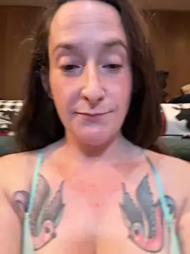 Snapshot of Mini_And_The_Bear chatting on April 11, 2026, 3:27 pm Mini And The Bear online show from April 11, 2026, 3:27 pm