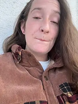 Snapshot of Mini_And_The_Bear chatting on April 9, 2026, 4:35 pm Mini And The Bear online show from April 9, 2026, 4:35 pm