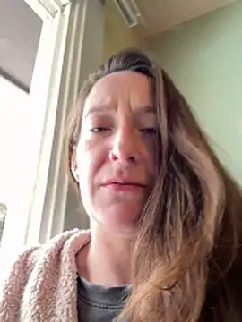 Snapshot of Mini_And_The_Bear chatting on March 6, 2026, 4:57 pm Mini And The Bear online show from March 6, 2026, 4:57 pm