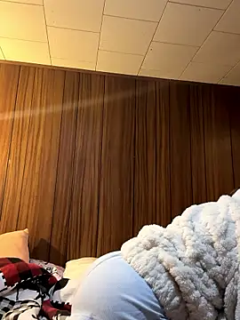 Mini And The Bear online show from January 13, 2026, 9:41 pm