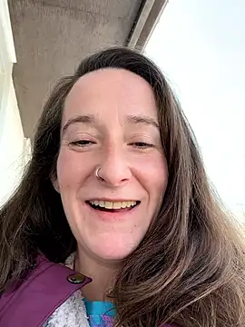 Mini And The Bear online show from February 14, 2026, 4:29 pm