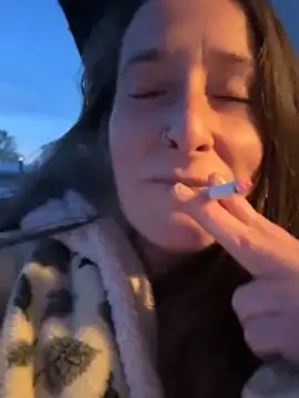 Snapshot of Mini_And_The_Bear chatting on March 15, 2026, 12:28 am Mini And The Bear online show from March 15, 2026, 12:28 am