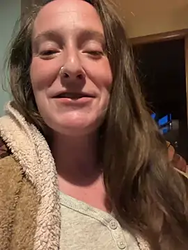 Snapshot of Mini_And_The_Bear chatting on April 16, 2026, 1:17 am Mini And The Bear online show from April 16, 2026, 1:17 am