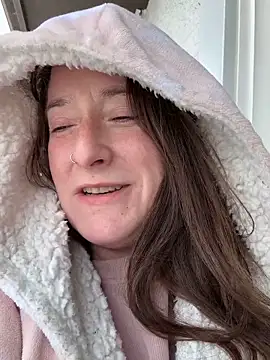 Snapshot of Mini_And_The_Bear chatting on March 16, 2026, 5:48 pm Mini And The Bear online show from March 16, 2026, 5:48 pm