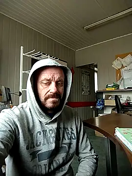 Snapshot of wilkalfa chatting on March 10, 2026, 9:35 am wilkalfa online show from March 10, 2026, 9:35 am