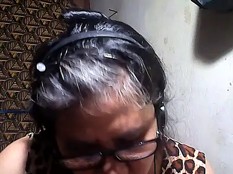 sweetsosie18 online show from January 6, 2026, 8:02 pm