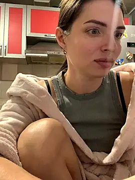 SeducingYoghourt online show from November 5, 2025, 5:05 pm