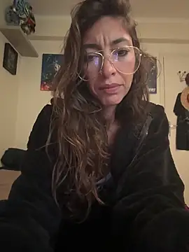 amanilouve online show from November 9, 2025, 8:40 am