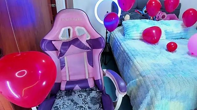 Snapshot of saphira_owen chatting on February 27, 2026, 5:13 pm saphira owen online show from February 27, 2026, 5:13 pm