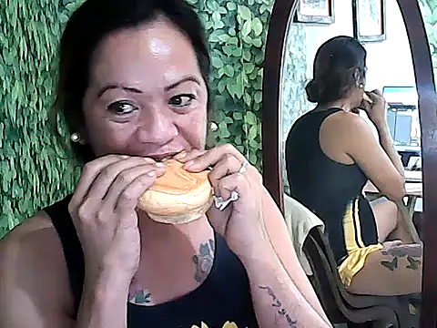 Snapshot of yummy_21xxx chatting on September 18, 2025, 1:30 am yummy 21xxx online show from September 18, 2025, 1:30 am