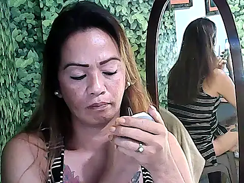 Snapshot of yummy_21xxx chatting on October 4, 2025, 1:45 pm yummy 21xxx online show from October 4, 2025, 1:45 pm