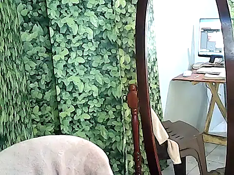 Snapshot of yummy_21xxx chatting on October 5, 2025, 4:25 am yummy 21xxx online show from October 5, 2025, 4:25 am