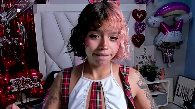 katalina garcia online show from March 6, 2025, 11:53 pm