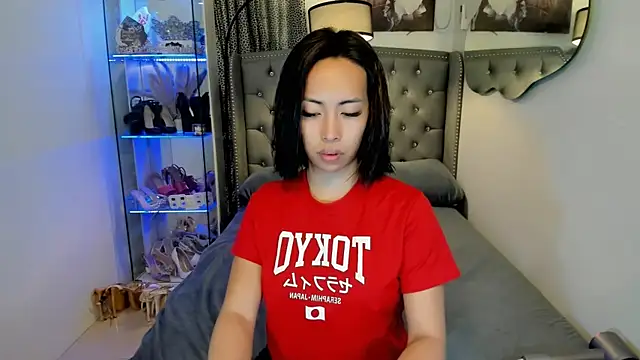 reighnempress online show from November 14, 2025, 2:48 am