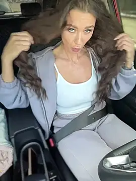 Emma Catt online show from April 22, 2026, 4:41 am