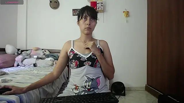 Snapshot of Moon_lunita chatting on February 9, 2026, 7:12 pm Moon lunita online show from February 9, 2026, 7:12 pm