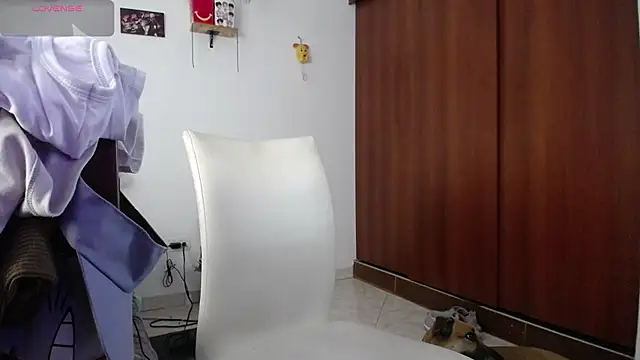 Snapshot of Moon_lunita chatting on February 25, 2026, 9:14 pm Moon lunita online show from February 25, 2026, 9:14 pm