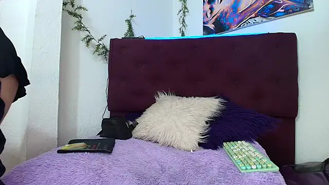 Tania mature online show from November 28, 2025, 5:24 pm