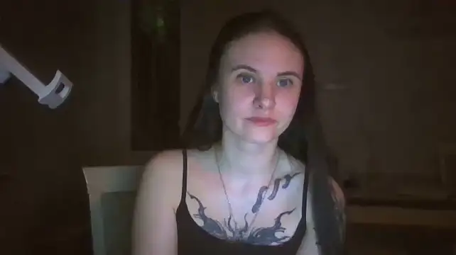 Snapshot of LolaMegan chatting on May 5, 2026, 10:24 pm LolaMegan online show from May 5, 2026, 10:24 pm