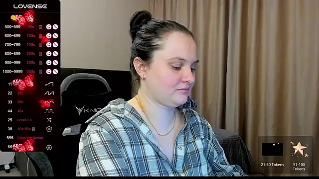 Snapshot of AlanaBrox chatting on November 17, 2025, 11:53 pm AlanaBrox online show from November 17, 2025, 11:53 pm