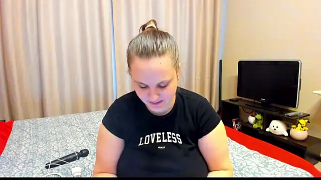 Snapshot of AlanaBrox chatting on March 4, 2025, 1:28 pm AlanaBrox online show from March 4, 2025, 1:28 pm