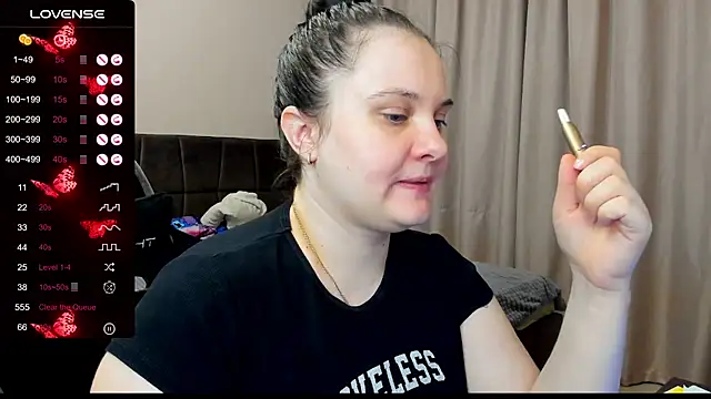 Snapshot of AlanaBrox chatting on November 5, 2025, 1:36 pm AlanaBrox online show from November 5, 2025, 1:36 pm