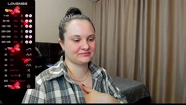 Snapshot of AlanaBrox chatting on November 28, 2025, 11:38 pm AlanaBrox online show from November 28, 2025, 11:38 pm