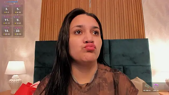 Snapshot of Kareena_chopra chatting on February 4, 2026, 12:11 pm Kareena chopra online show from February 4, 2026, 12:11 pm