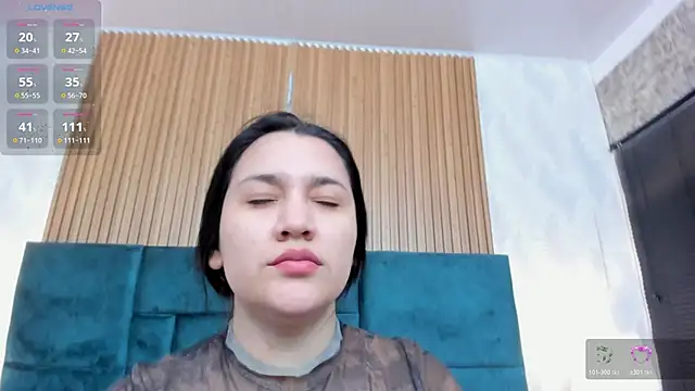 Snapshot of Kareena_chopra chatting on February 25, 2026, 12:27 pm Kareena chopra online show from February 25, 2026, 12:27 pm