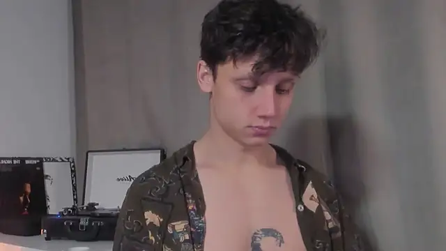 Snapshot of Nicky_neal chatting on December 14, 2024, 1:17 am Nicky neal online show from December 14, 2024, 1:17 am