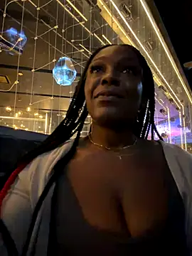 TilaTotti online show from October 27, 2025, 6:03 am