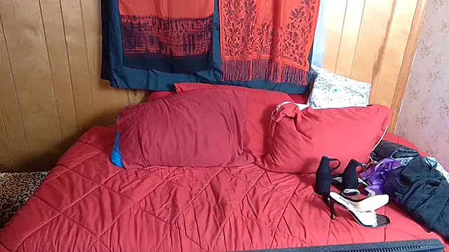 Snapshot of Leesdesires chatting on April 23, 2026, 10:55 am Leesdesires online show from April 23, 2026, 10:55 am