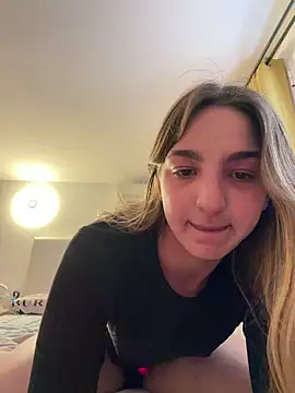 DoriDeluxe66 online show from April 2, 2026, 2:13 pm