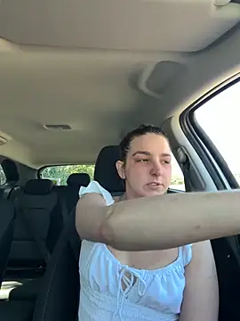 DoriDeluxe66 online show from April 15, 2026, 1:04 pm