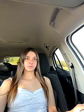 DoriDeluxe66 online show from November 11, 2025, 9:37 am