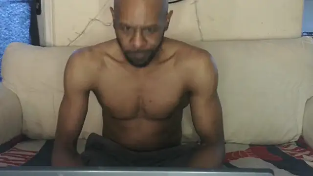 Snapshot of CuzzyB69 chatting on April 8, 2026, 6:15 am CuzzyB69 online show from April 8, 2026, 6:15 am