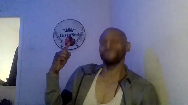 CuzzyB69 online show from November 28, 2025, 8:36 am