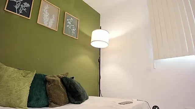 karlye 5 online show from September 12, 2025, 1:11 pm