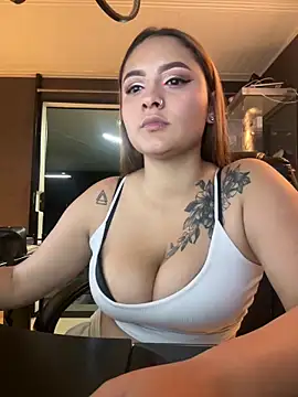 Snapshot of Emiily_W chatting on October 30, 2025, 3:31 pm Emiily W online show from October 30, 2025, 3:31 pm