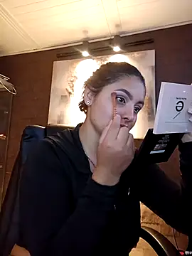 Snapshot of Emiily_W chatting on October 24, 2025, 1:21 pm Emiily W online show from October 24, 2025, 1:21 pm