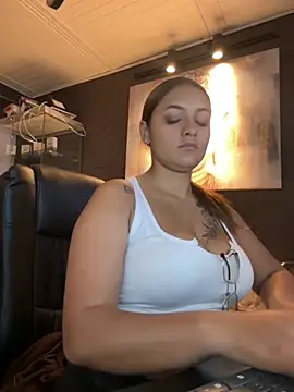 Snapshot of Emiily_W chatting on November 11, 2025, 2:12 pm Emiily W online show from November 11, 2025, 2:12 pm