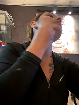 Snapshot of Emiily_W chatting on November 5, 2025, 8:12 pm Emiily W online show from November 5, 2025, 8:12 pm