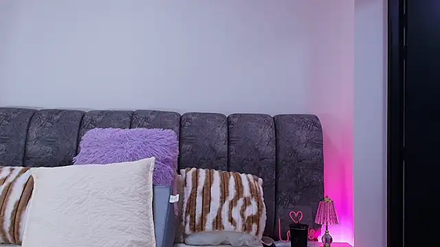 Snapshot of naia_blessed chatting on November 10, 2025, 7:19 pm naia blessed online show from November 10, 2025, 7:19 pm