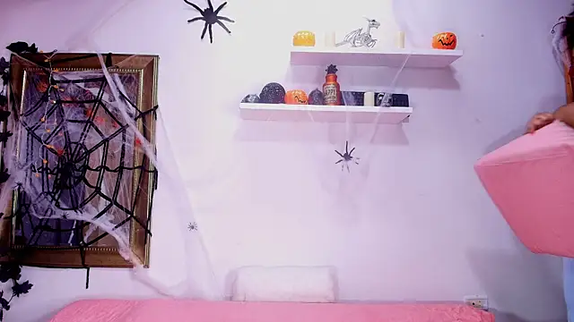 Snapshot of naia_blessed chatting on October 24, 2025, 7:13 pm naia blessed online show from October 24, 2025, 7:13 pm