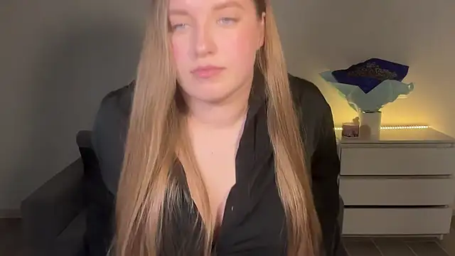 Snapshot of EvaMaddison chatting on June 19, 2026, 8:25 pm EvaMaddison online show from June 19, 2026, 8:25 pm