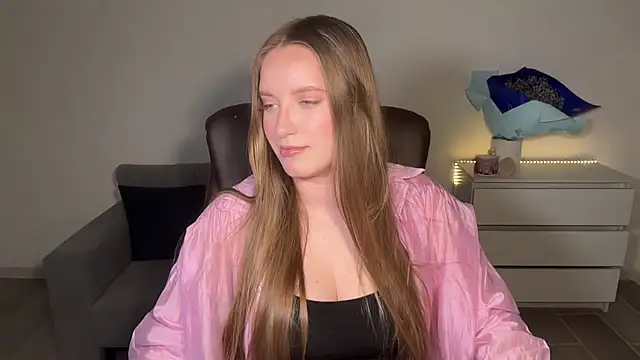 Snapshot of EvaMaddison chatting on July 7, 2026, 9:40 pm EvaMaddison online show from July 7, 2026, 9:40 pm