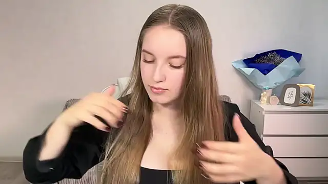 EvaMaddison online show from September 24, 2025, 12:44 pm